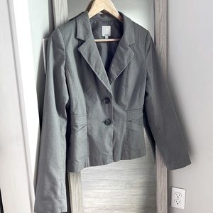 Nice blazer can be used for layering